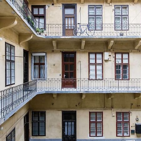 Designer Dream Home In The Ruin Bar District W A/C بودابست المظهر الخارجي الصورة