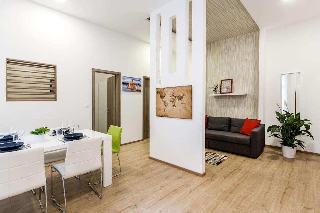 Designer Dream Home In The Ruin Bar District W A/C بودابست المظهر الخارجي الصورة