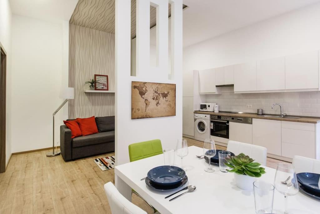 Designer Dream Home In The Ruin Bar District W A/C بودابست المظهر الخارجي الصورة